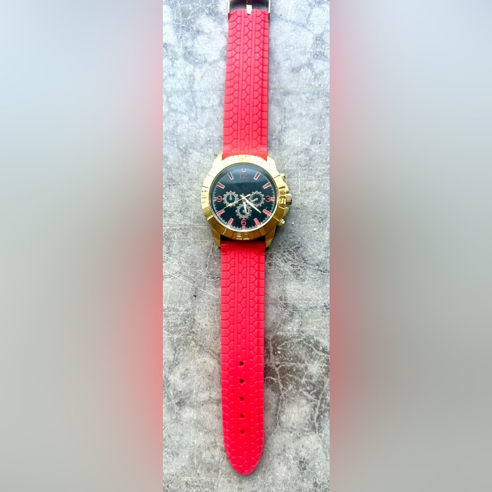 Chronograph Style Fashion Watch w/Quartz Water Resistance Stainless Steal Back